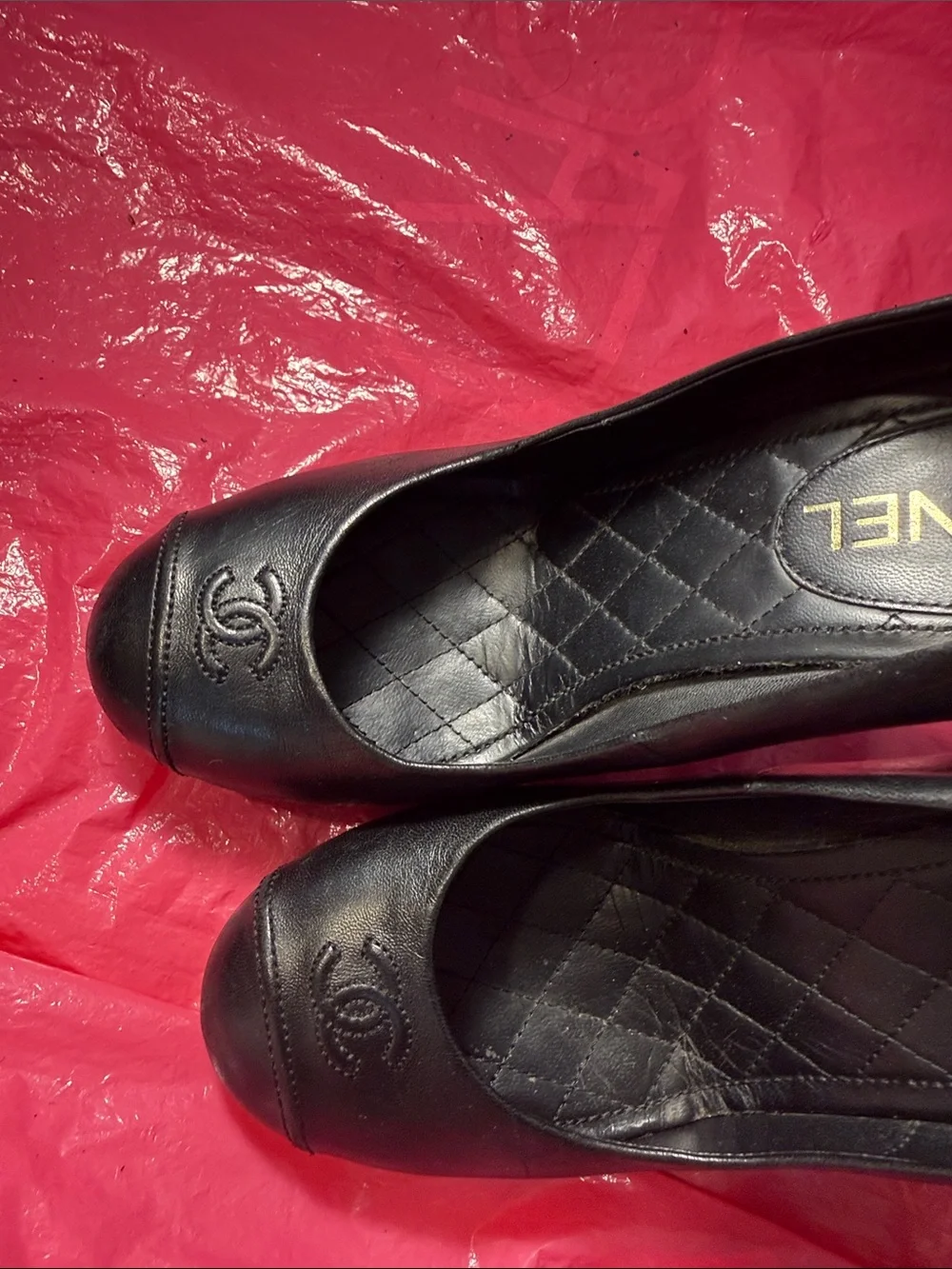CHANEL Black Quilted Leather Round-Toe Pumps with CC Logo